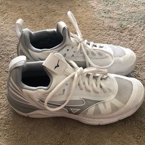 Mizuno wave luminous women’s volleyball shoes size 8